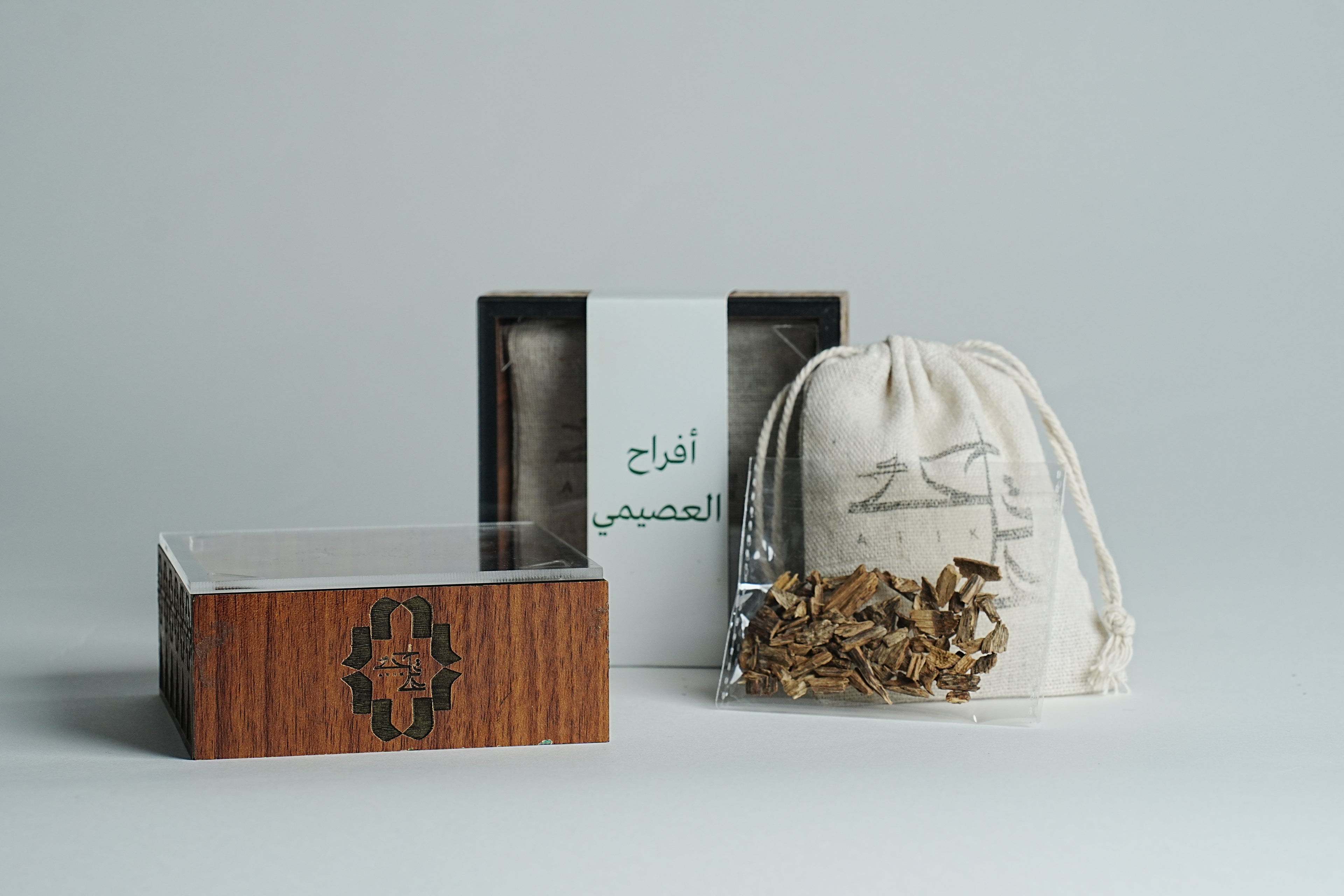 توزيعات عاتك الخشبية